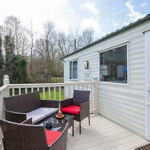  Apartment Thorpe Park Letsand Management United Kingdom